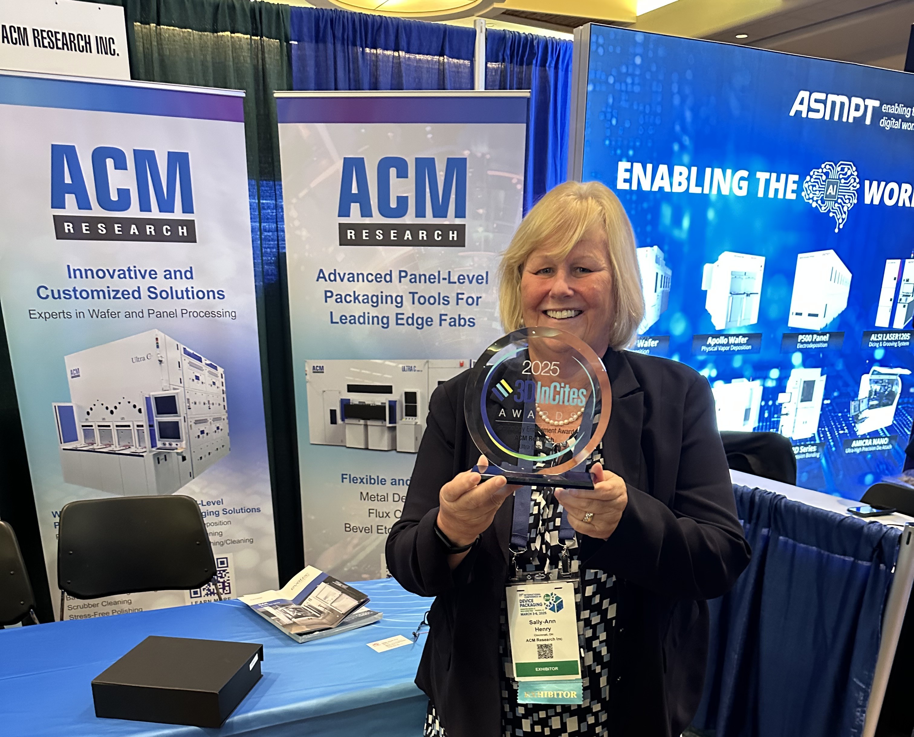 Sally-Ann holding 3D InCites Award