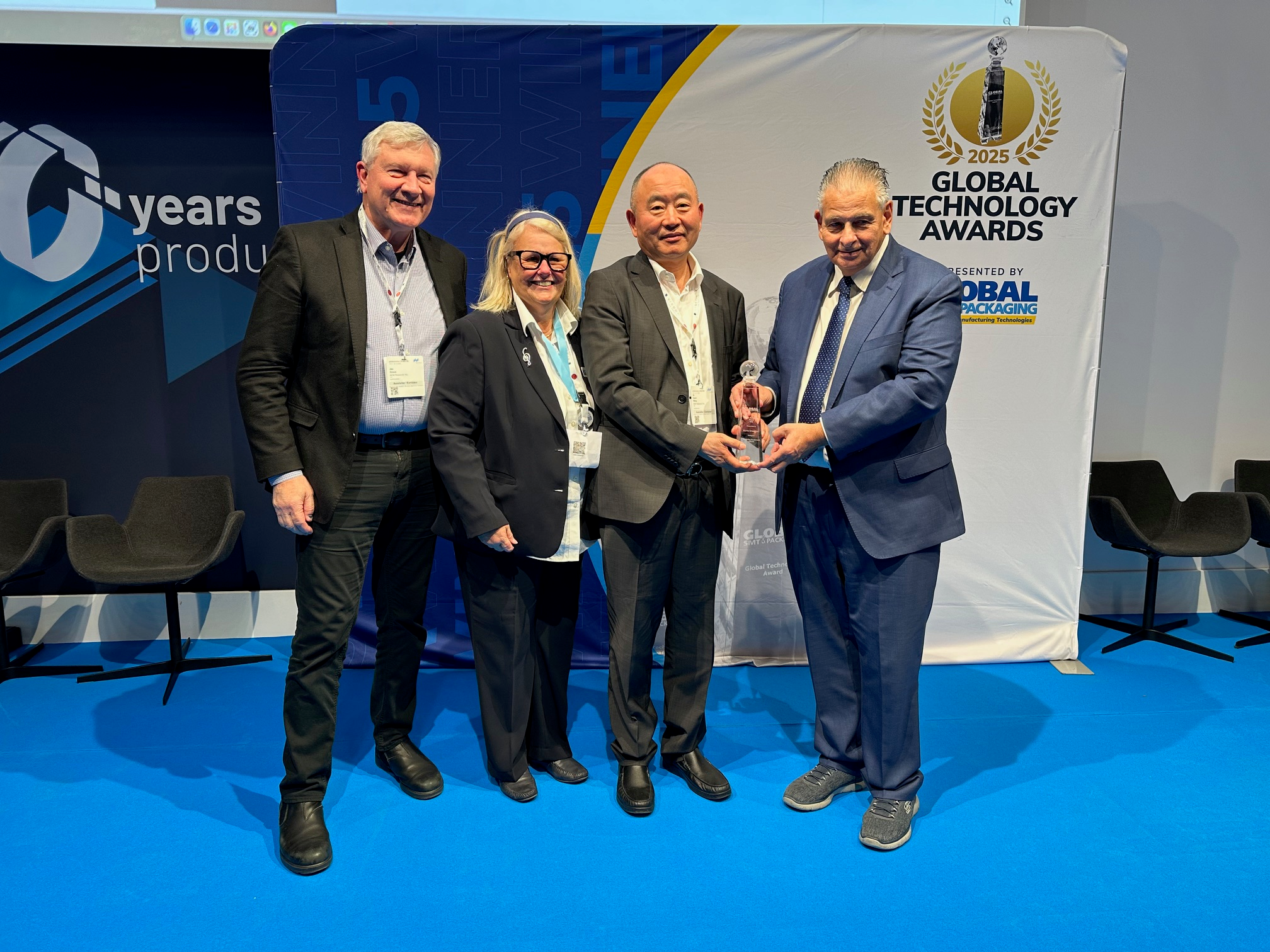ACM team accepts Global SMT Award